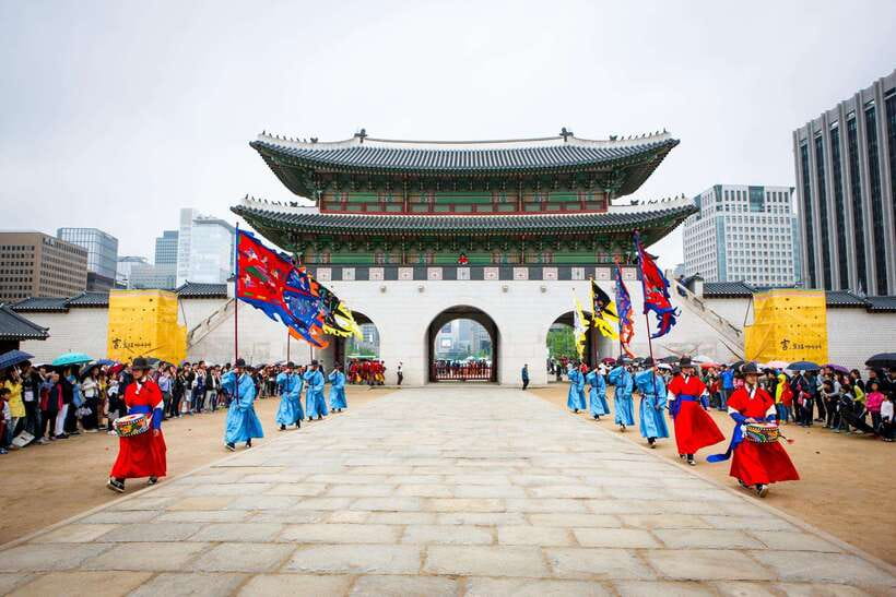 Seoul: Max Out Must Visit City Highlights Panoramic Day Tour - Cheonggye Plaza and Gwanghwamun Square