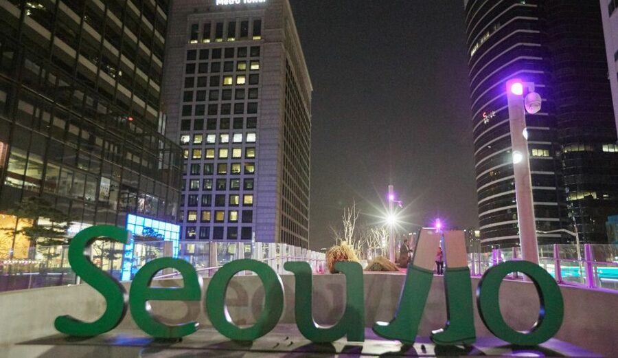 Seoul: Moonlight Rainbow Fountain Show Night Tour - Hangang Park, Sevit Seom, and a bowl of ramyeon