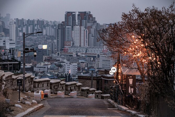 Seoul moonlight walking tour with local historian - Walking the Seoul City Wall after sunset