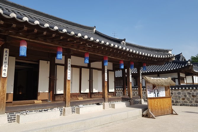 Seoul Morning Tour: Seoul Tower, Namsan Hanok Village, The War Memorial of Korea - A useful first morning in Seoul