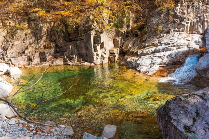 Seoul: Mt. Seoraksan National Park Autumn Foliage Day Tour - Guides, language support, and the independent format
