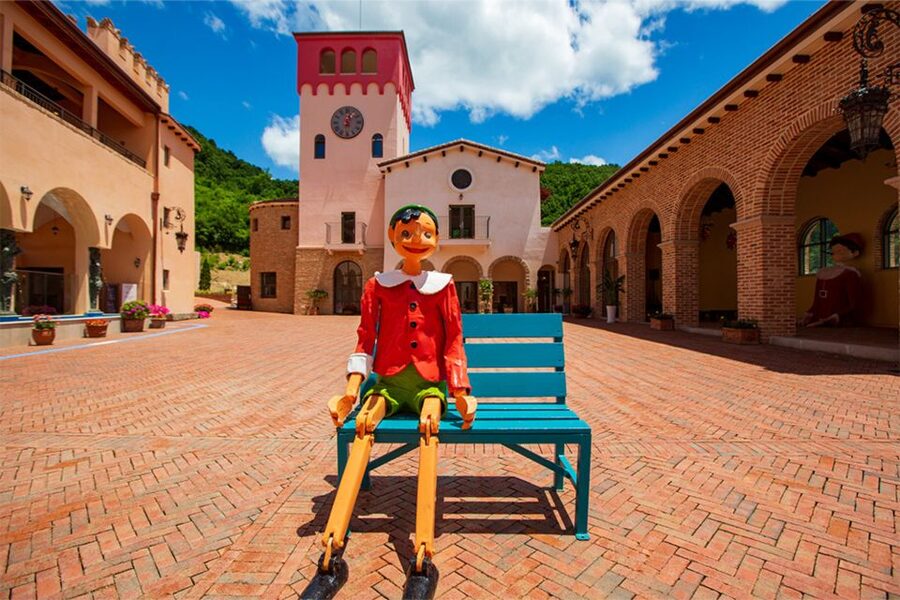 Seoul: Nami, Petite France, Italian Village, Railbike Option - Italian Village and the Pinocchio and Da Vinci themes