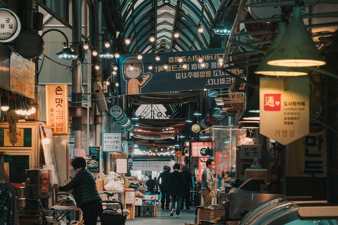 Seoul Night Palace & Market Food Tour with Vehicle - Timing, weather, and group practicalities