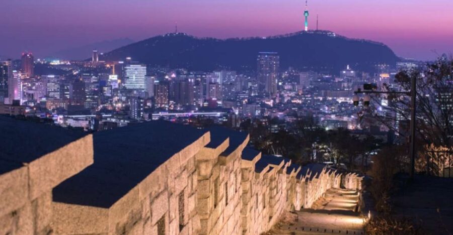 Seoul: Nighttime Tour of Palace, Market, Naksan Park & More - Gwangjang Market: start with Seoul on a plate