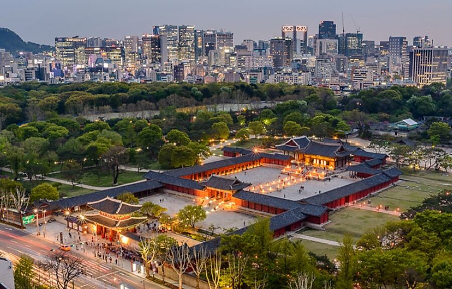 Seoul: Nighttime Tour of Palace, Market, Naksan Park & More - Transport keeps the evening moving
