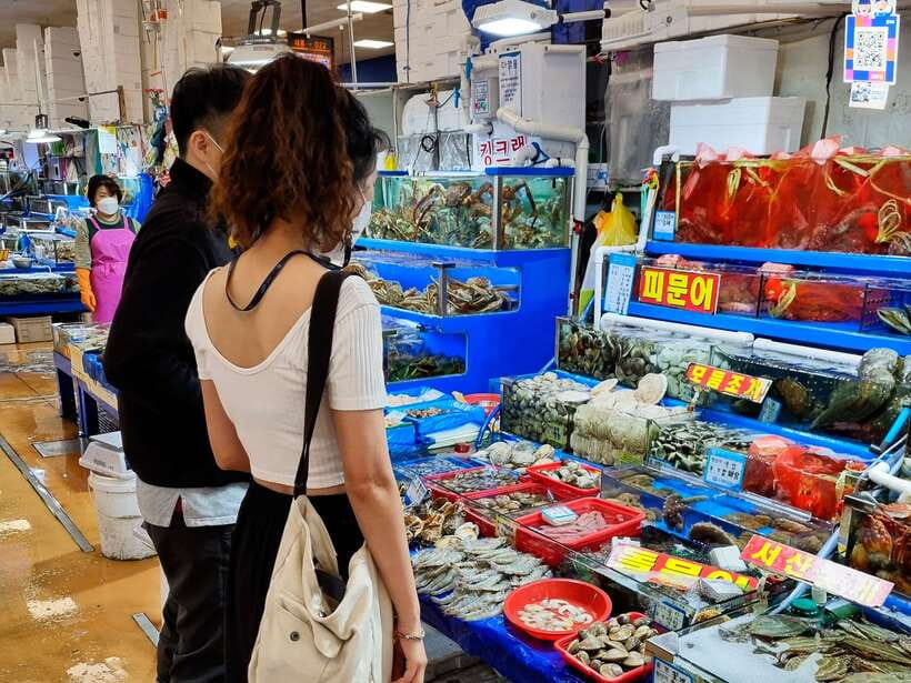Seoul: Noryangjin Fish Market Dinner - From seasonal seafood to the cooking restaurant