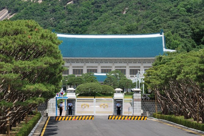 Seoul Palace Morning Tour - Jogyesa Temple and its old trees