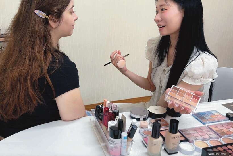 Seoul: Personalized Korean-style Makeup Experience - Learning the daily makeup method