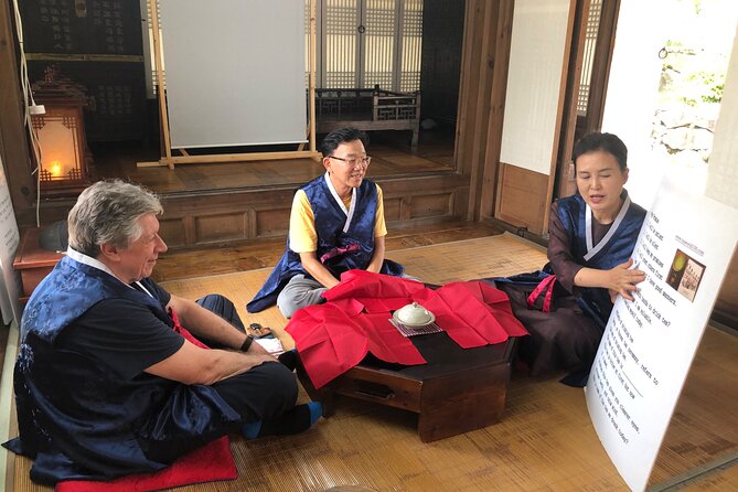 Seoul Private Car Tour with a premium guide - Kwangjang Market and a 40-Minute Food Stop