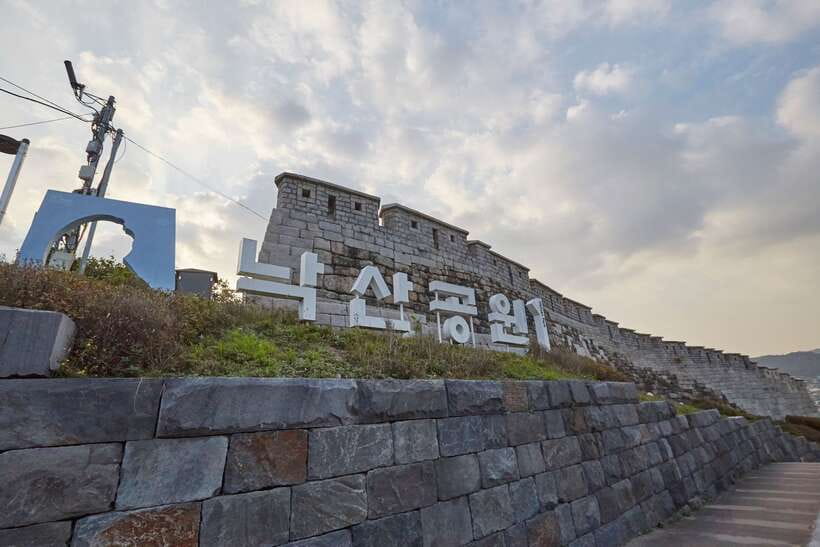 Seoul: Private Car Tour with Licensed Professional Guide - Guides Park and Stella make the difference