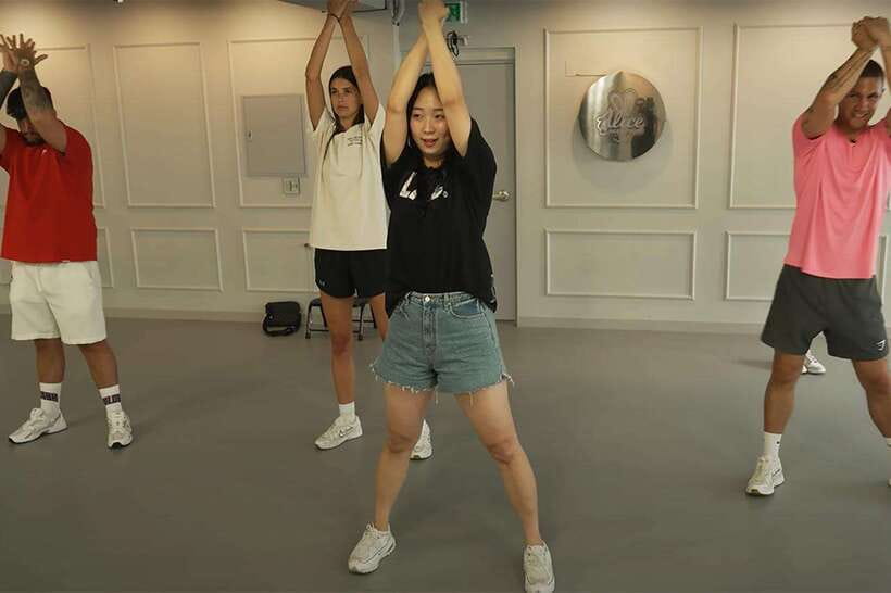 Seoul: Private K-Pop Dance Class with Video Recording - The first hour with a professional choreographer