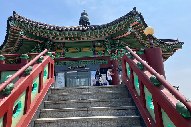 Seoul Private Tour Gyeongbok Palace Bukchon and Gwangjang Market - Bugak Skyway and Bugak Palgakjeong