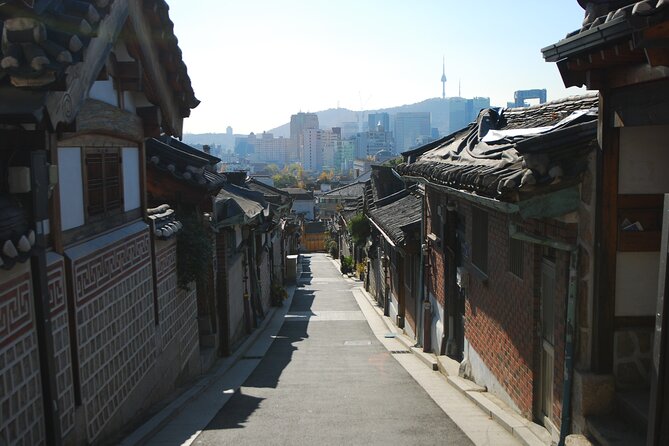 Seoul Private Tour Gyeongbok Palace Bukchon and Gwangjang Market - Timing, transport, and the practical tradeoffs