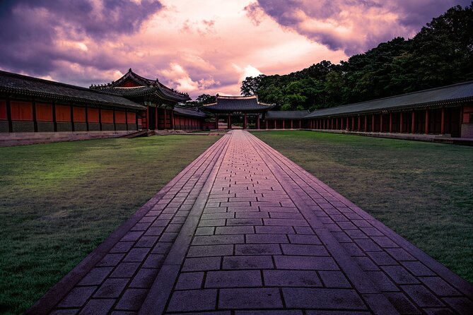 Seoul Private Tour: Palace, Bukchon, Insadong & Han River Cruise - Yeouido Hangang Park after the boat