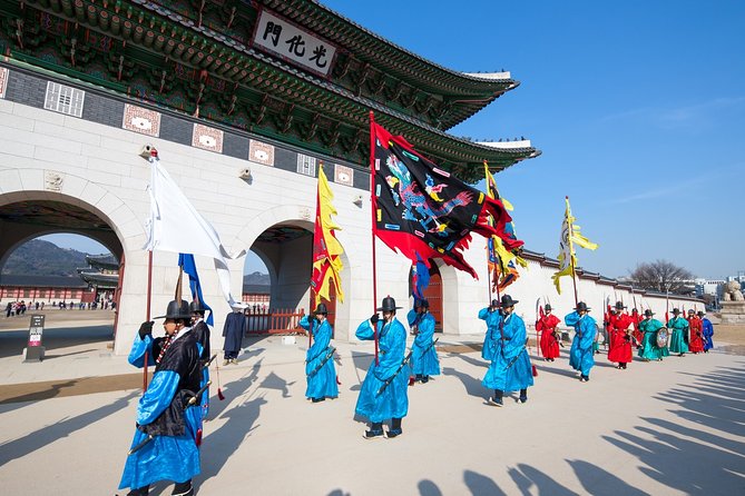 Seoul Private Tour with hidden gem of Seoul - Gyeongbokgung Palace and the optional hanbok stop