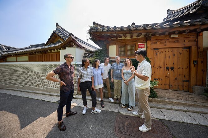 Seoul Royal Palace,Bukchon Hanok Village & Gwangjang Market Feast - What this 3.5-hour Seoul tour really offers