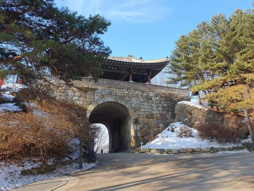 Seoul: Royal Tombs & Namhansanseong Fortress Tour - Walking through the Joseon royal tombs