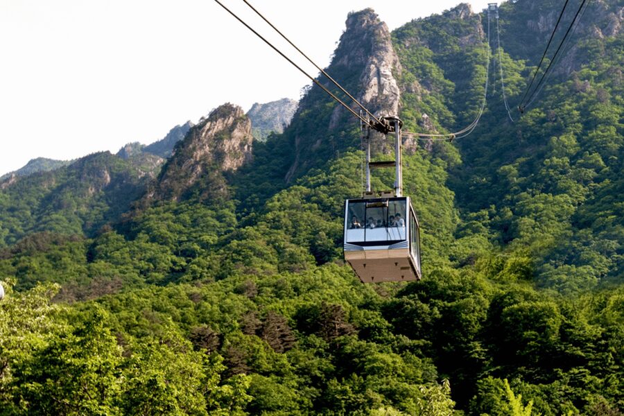 Seoul: Sokcho beach, market, hot spring and Seorak Cable Car - Cheoksan Foot Bath Park and a pause for tired legs