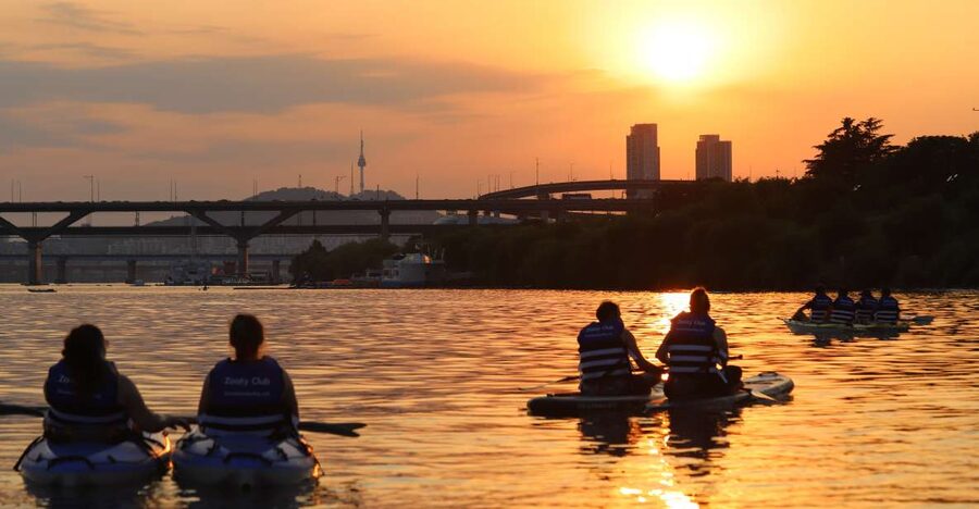 Seoul: Stand Up Paddle Board (SUP) & Kayak in Han River - About 90 minutes on the Han River