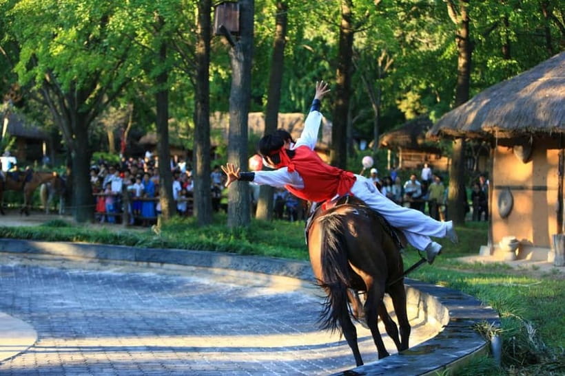 Seoul: Suwon Hwaseong Fortress & Korean Folk Village Tour - Transport, timing, and the real cost of the day