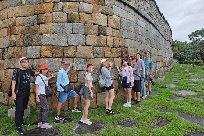 Seoul: Suwon Hwaseong & Waujeongsa & Starfield Heritage Tour - What the guide adds to the day