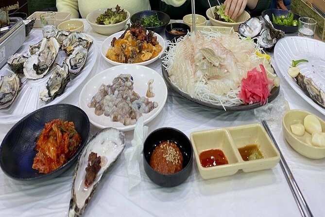Seoul: The Biggest Sea-food Noryangjin Market Gastroventure Tour - Entering Seoul’s enormous Noryangjin market