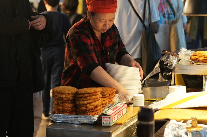 Seoul Vegan & Vegetarian Gwangjang Market Food Tour (11 Tastings) - Drinks, sweets, and the less expected stops