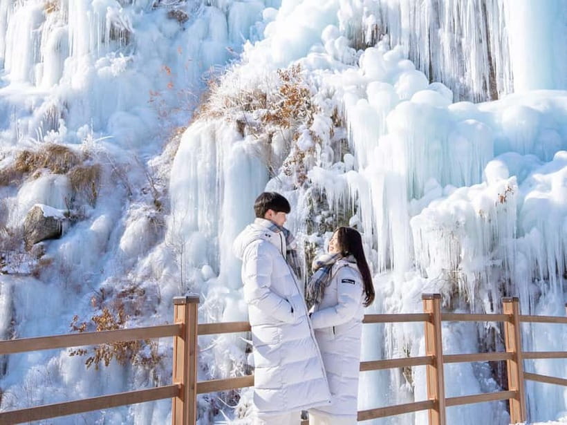 Seoul: Vivaldi Park Winter Ski with Eobi Ice Valley Day Tour - Eobi Ice Valley in 40 minutes