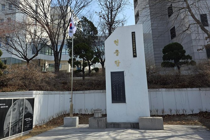 Seoul Walking Tour Korean War History and City Highlights - Beginning at Seodaemun Prison History Hall