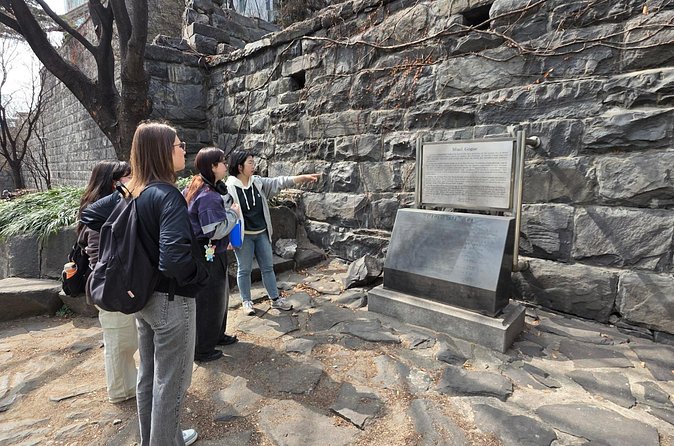 Seoul Walking Tour Korean War History and City Highlights - A short pause near Changdeokgung Palace