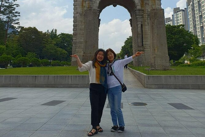 Seoul Walking Tour Korean War History and City Highlights - Jongno and the city between the landmarks