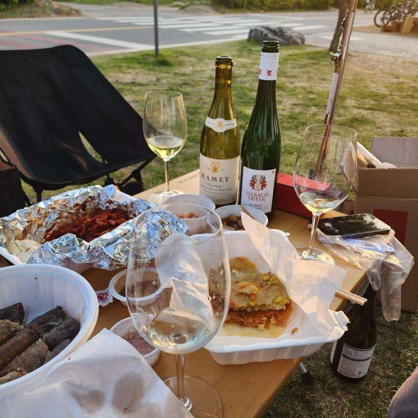 Seoul: Wine & Korean BBQ, Perfect Pairing Dinner in Sinchon - Korean drinking manners you can use immediately