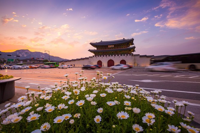 Signature Seoul : Netflix Sites, Street Food & N Seoul Tower - Korean lunch and a useful pause