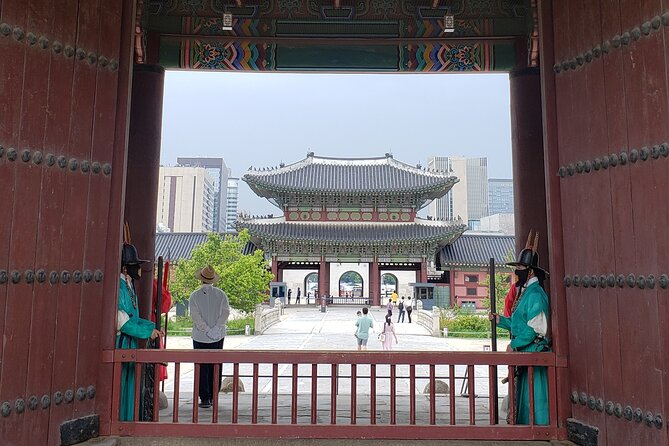 (Small Group) Palace & Seoul Old Town Highlights - Bukchon Hanok Village and the final half-hour