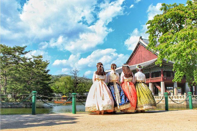 Small Group Seoul Highlight Tour opt. Hanbok & Tea Ceremony - Bukchon Hanok Village and Jogyesa Temple