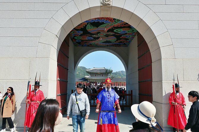 Small-Group Seoul Tour with Gyeongbokgung Palace (hotel pick-up) - Tuesday Changes the Palace Plan