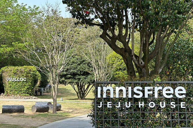 Small Group Tour in West Jeju Healing Island w/Caves & Dolphins - O’Sulloc Tea Museum and Innisfree Jeju House