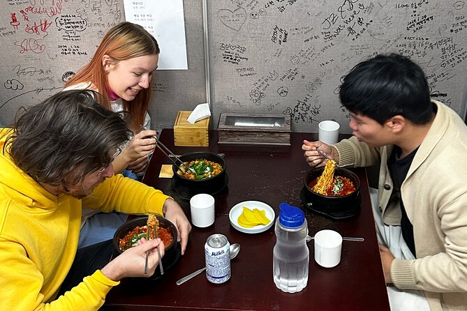Street Food Tour in Jongno, Heart of Seoul - Jongmyo Shrine and the solemn side of Joseon Seoul