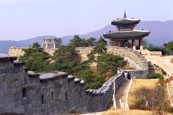Suwon Hwaseong Fortress and Korean Folk Village Day Tour from Seoul - Lunch gives the day a useful pause