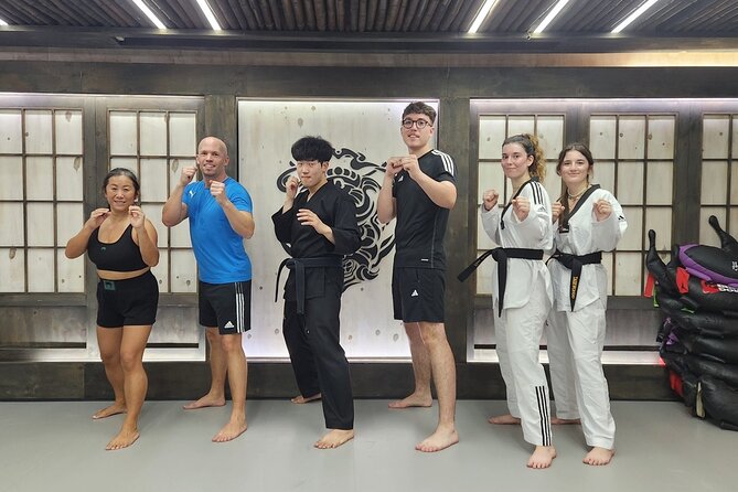 Taekwondo Class in Seoul – Train with a Black Belt Master - Controlled sparring with a partner