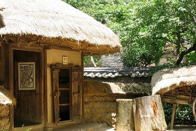 Traditional Korean folk village Afternoon tour - Entering a Joseon-era village with 260 houses