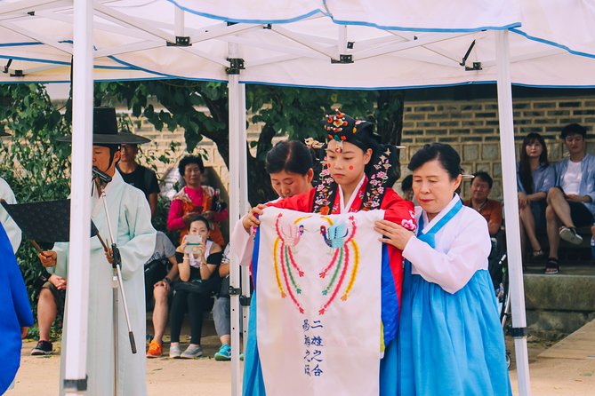 Traditional Korean folk village Afternoon tour - Performances and the weather factor