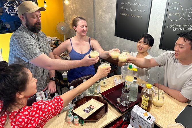 Traditional Soju Class and Makgeolli Tasting in Seoul - Learning what makes traditional soju different