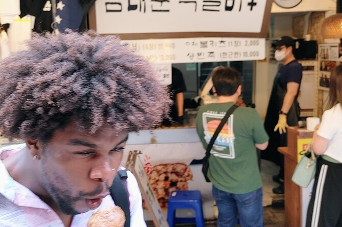 [Viator] Explore Seoul Your Way — Private Tour with GJ - Insadong, Ikseon-dong, and Jogyesa Temple
