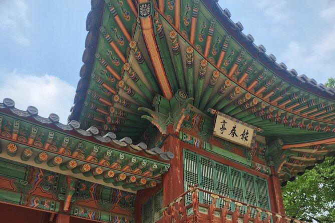 Walking Tour to Changdeokgung Palace with Korean dress Hanbok - Why the hanbok makes Changdeokgung feel different