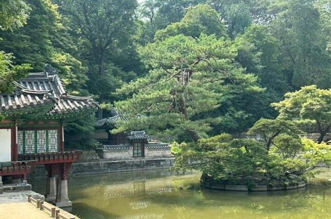 Walking Tour to Changdeokgung Palace with Korean dress Hanbok - Returning the hanbok before Ikseon-dong