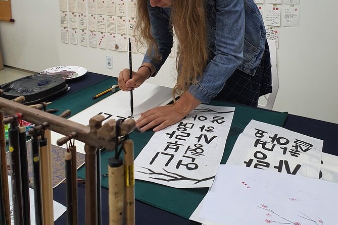 Write a Meaningful Korean Calligraphy Scroll in Insadong - Choosing a phrase for the final scroll